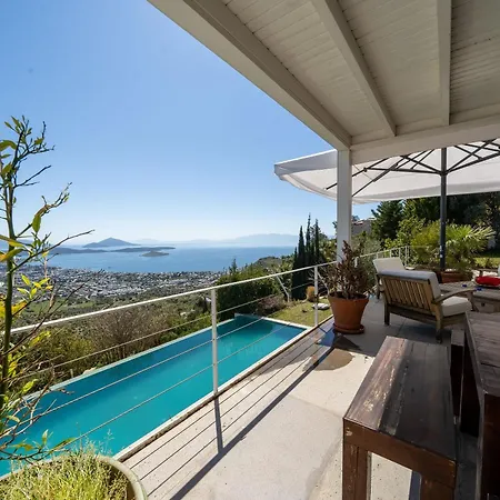 Stunning Sea View & Private Garden In Vilă *