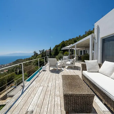 Vilă Stunning Sea View & Private Garden In *