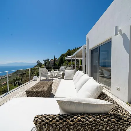 Villa Stunning Sea View & Private Garden In *