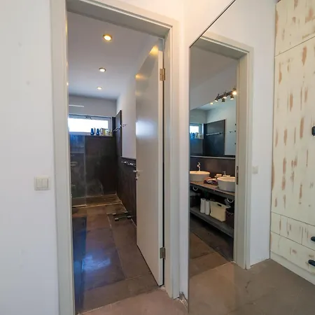 Stunning Sea View & Private Garden In 빌라